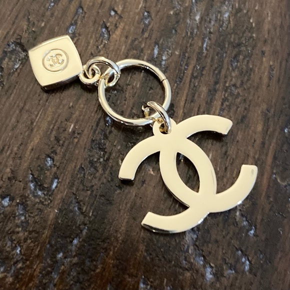 Jewelry - CHANEL Charm and 18k Gold Necklace CC Gold Holiday 2023
